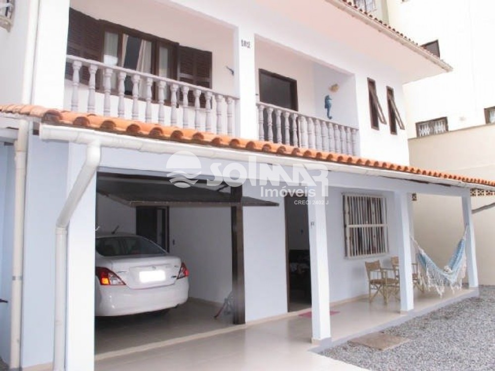 CASA COM 03 DORM E 03 VAGAS - QUADRA MAR 