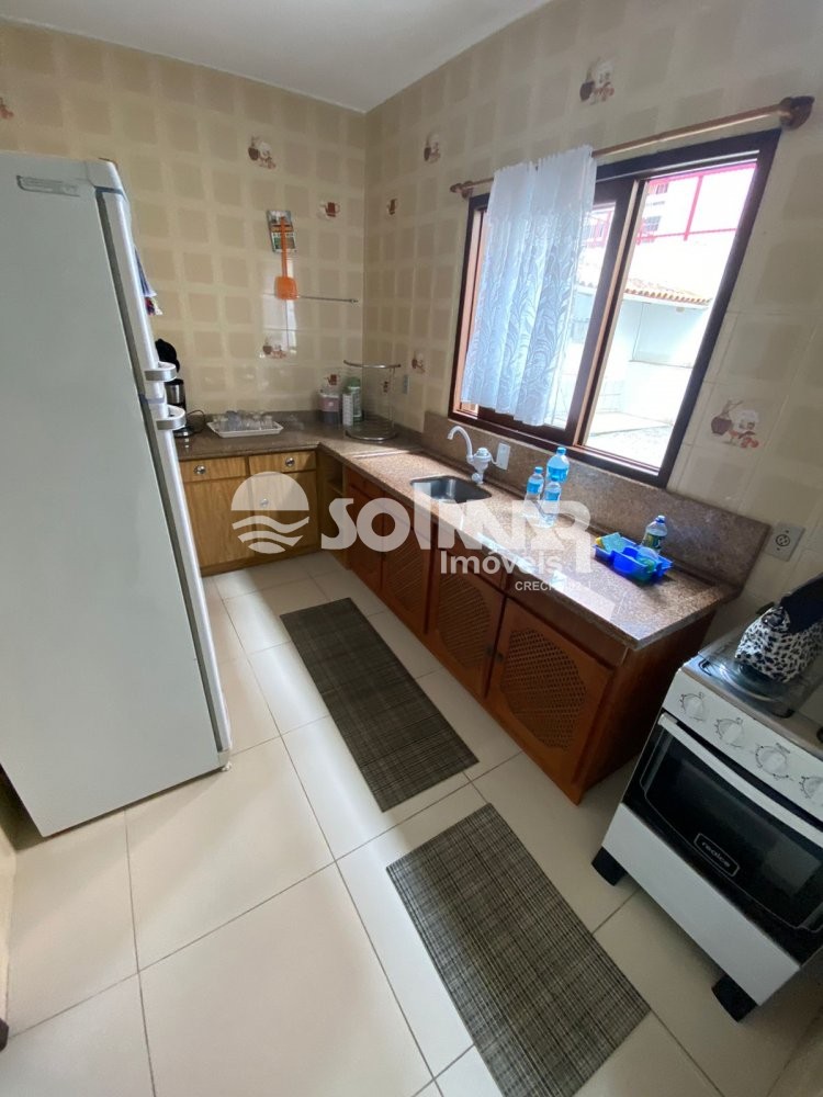 CASA COM 03 DORM E 03 VAGAS - QUADRA MAR 