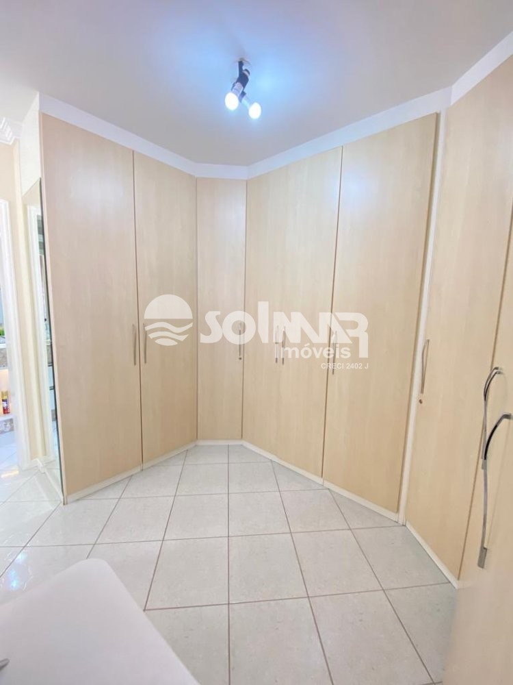 03 DORM SENDO 02 SUTES E 02 VAGAS - MEIA PRAIA