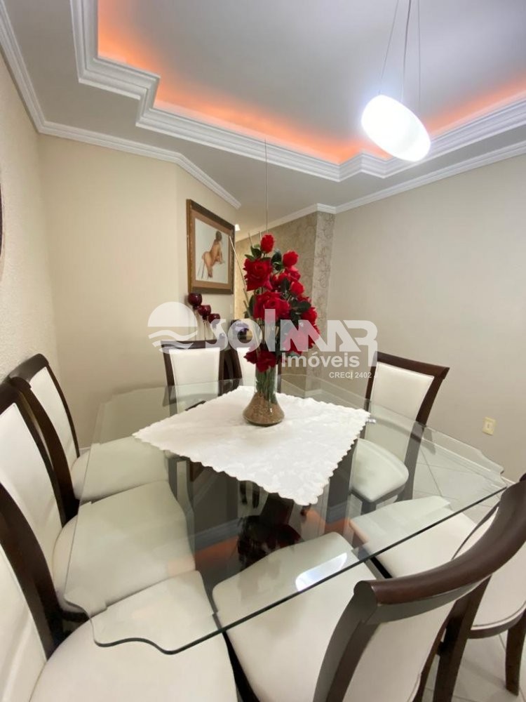 03 DORM SENDO 02 SUTES E 02 VAGAS - MEIA PRAIA