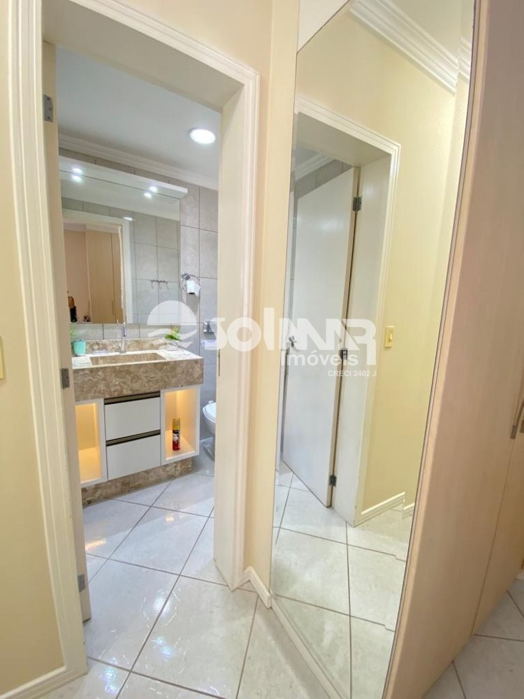 03 DORM SENDO 02 SUTES E 02 VAGAS - MEIA PRAIA