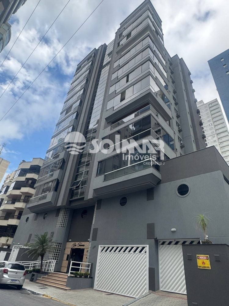 03 DORM SENDO 02 SUTES E 02 VAGAS - MEIA PRAIA