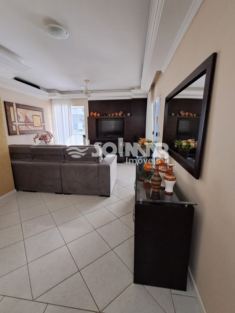 03 DORM SENDO 02 SUTES E 02 VAGAS - MEIA PRAIA