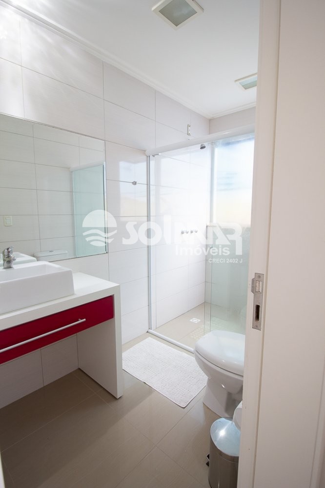 05 DORMITRIOS E 02 VAGAS DE GARAGEM - QUADRA MAR