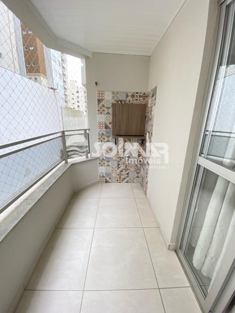 02 DORM E 01 VAGA DE GARAGEM - PERTO DA PRAIA 