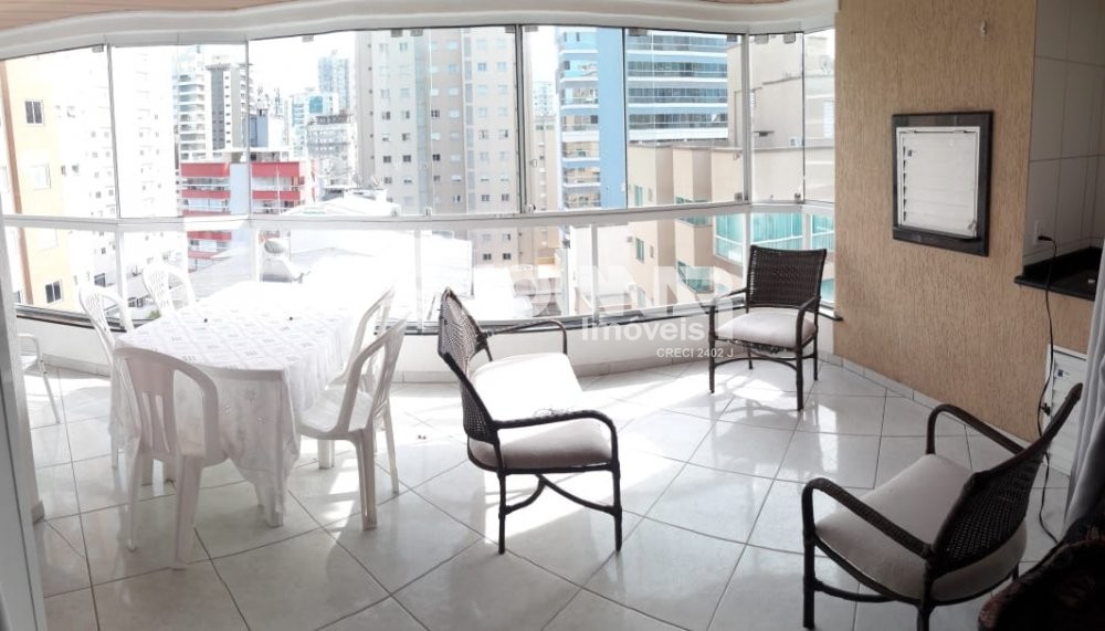 04 DORM E 02 VAGAS DE GARAGEM - AT 200M DO MAR