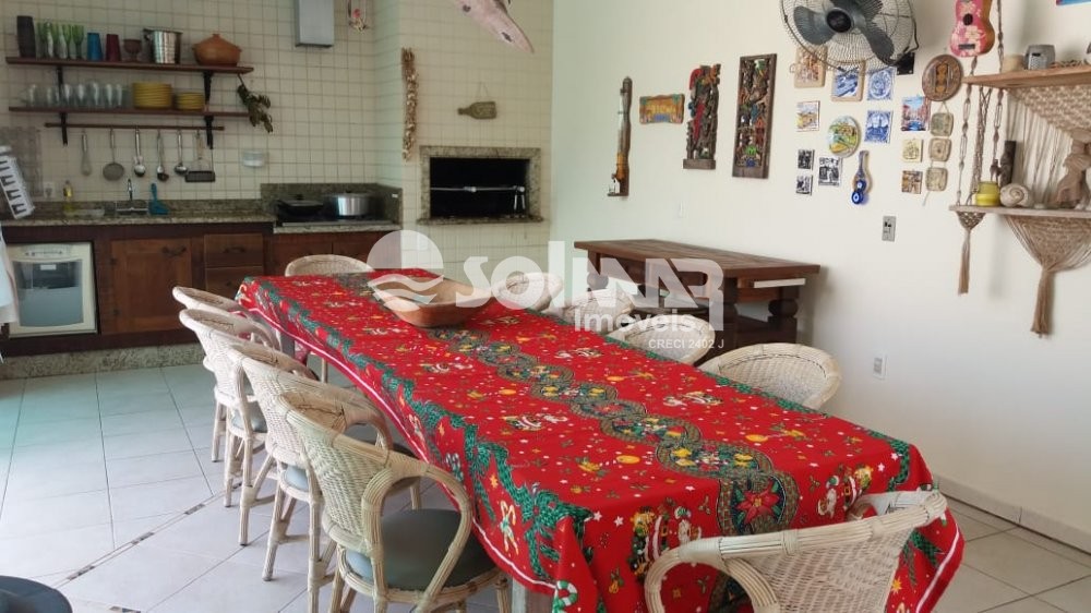 04 DORM E 03 VAGAS DE GARAGEM - CASA COM PISCINA 