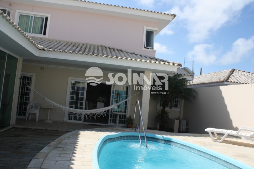 04 DORM E 03 VAGAS DE GARAGEM - CASA COM PISCINA 