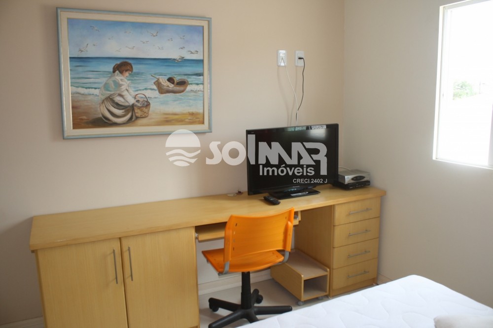 04 DORM E 03 VAGAS DE GARAGEM - CASA COM PISCINA 