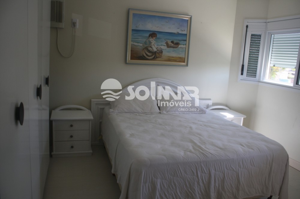 04 DORM E 03 VAGAS DE GARAGEM - CASA COM PISCINA 