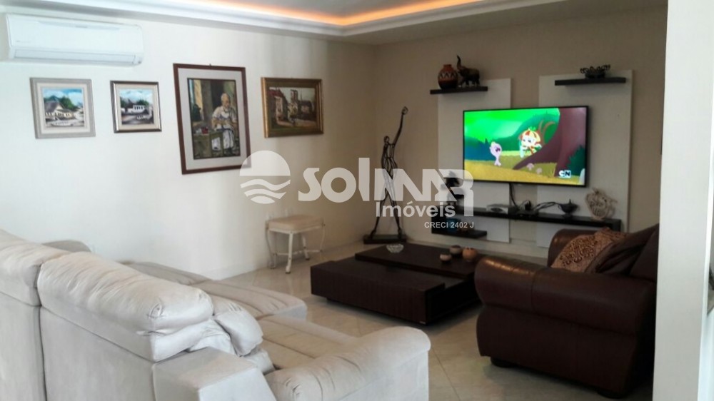 04 DORM E 03 VAGAS DE GARAGEM - CASA COM PISCINA 