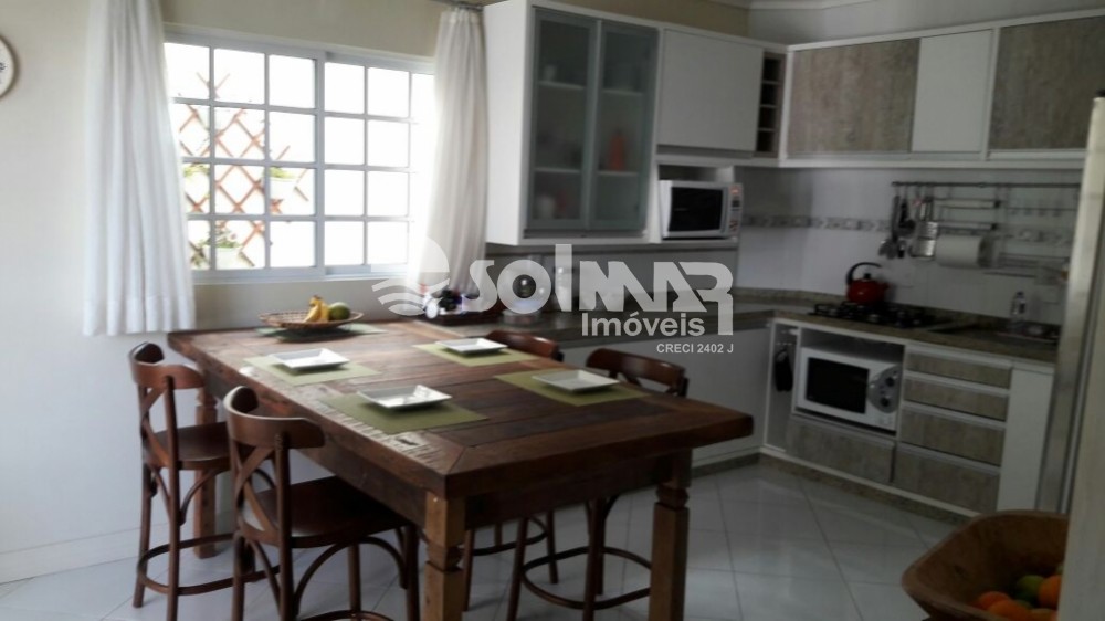 04 DORM E 03 VAGAS DE GARAGEM - CASA COM PISCINA 