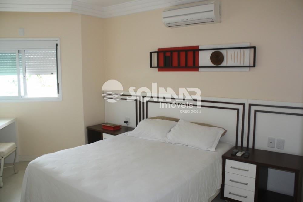 04 DORM E 03 VAGAS DE GARAGEM - CASA COM PISCINA 