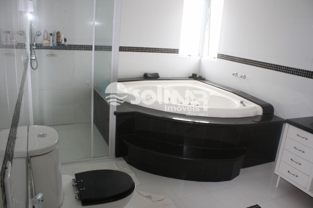 04 DORM E 03 VAGAS DE GARAGEM - CASA COM PISCINA 