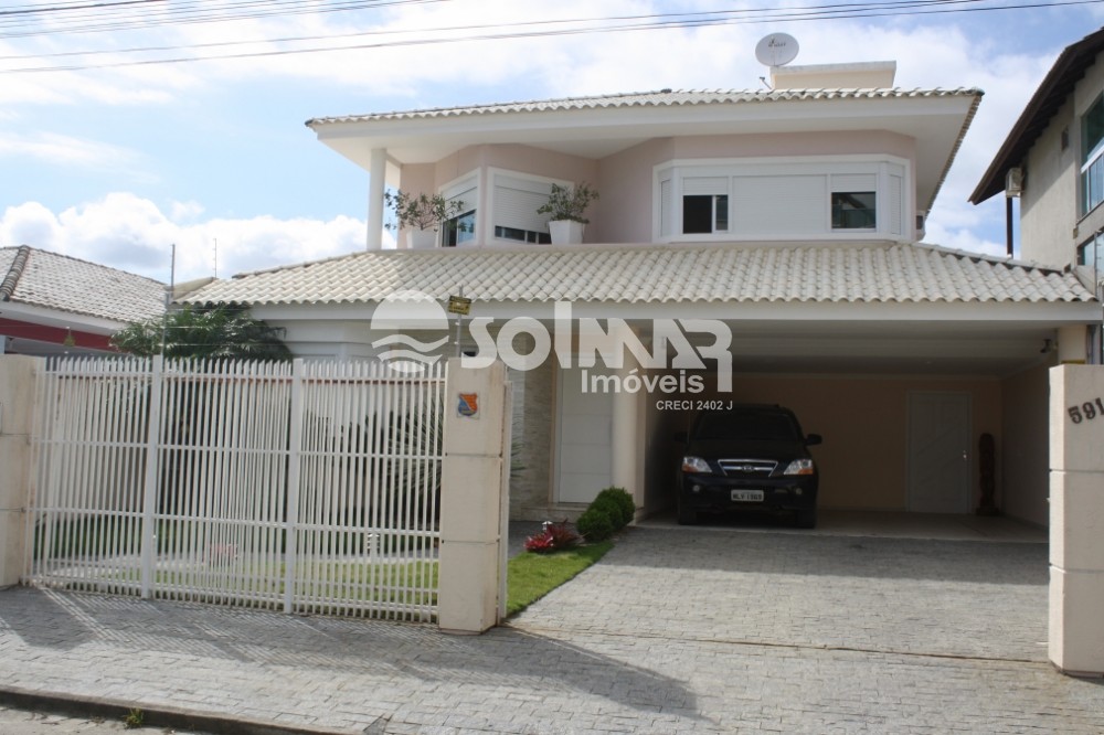 04 DORM E 03 VAGAS DE GARAGEM - CASA COM PISCINA 