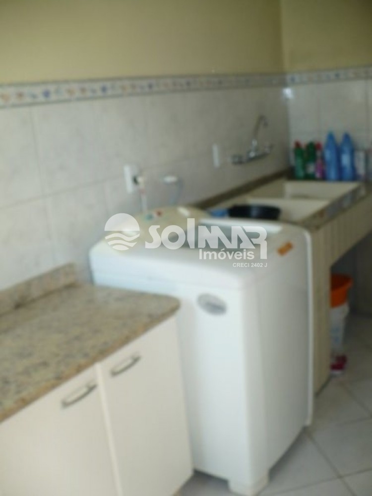 04 DORM E 03 VAGAS DE GARAGEM - CASA COM PISCINA 