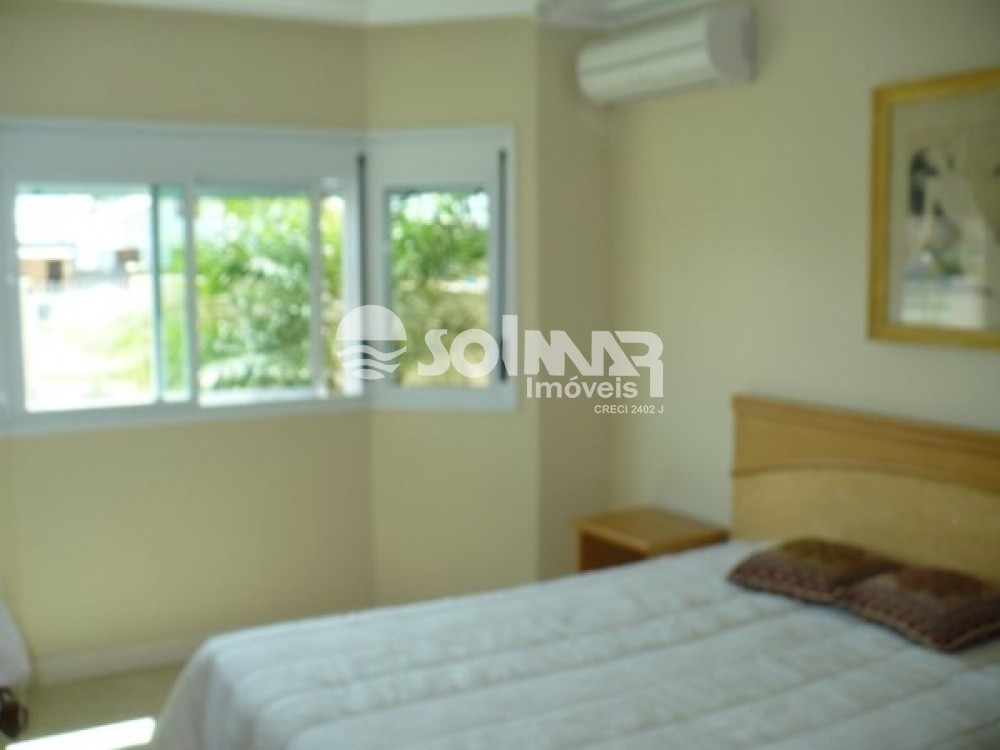 04 DORM E 03 VAGAS DE GARAGEM - CASA COM PISCINA 