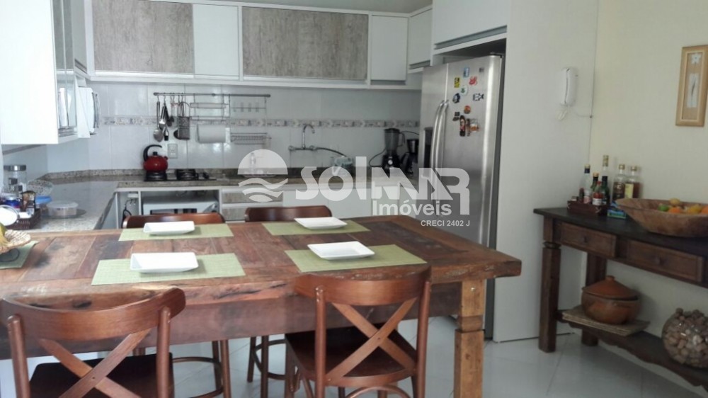 04 DORM E 03 VAGAS DE GARAGEM - CASA COM PISCINA 