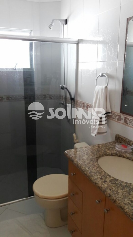 04 DORM E 03 VAGAS DE GARAGEM - CASA COM PISCINA 