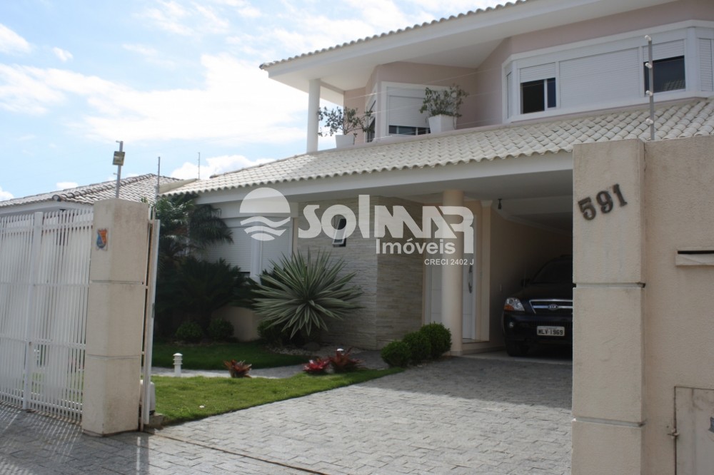 04 DORM E 03 VAGAS DE GARAGEM - CASA COM PISCINA 