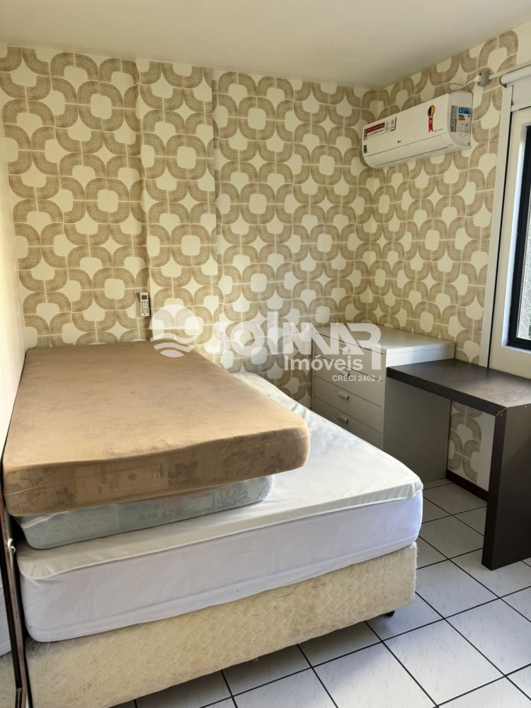 02 DORMITRIOS E 01 VAGA DE GARAGEM - MEIA PRAIA