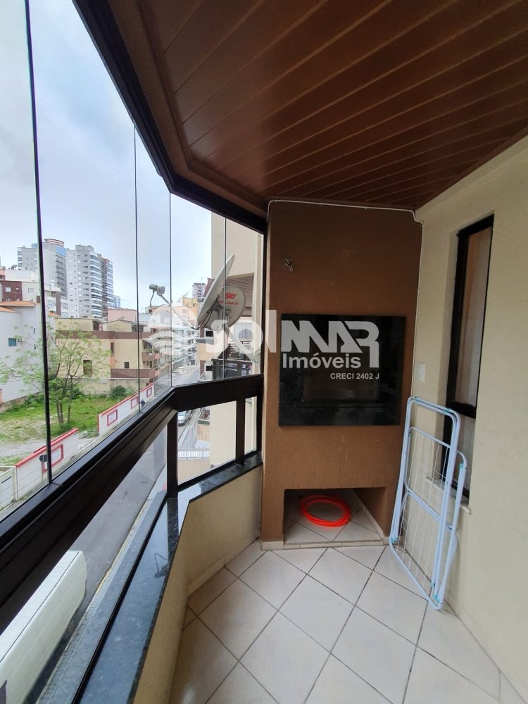 03 DORMITRIOS E 01 VAGA - MEIA PRAIA