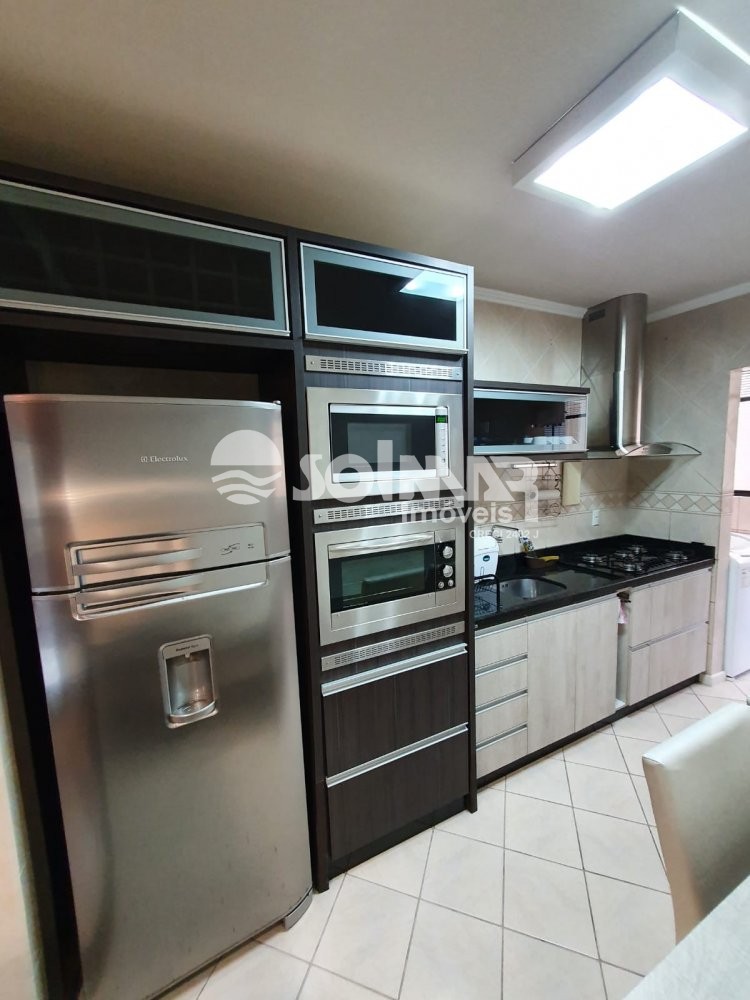 03 DORMITRIOS E 01 VAGA - MEIA PRAIA