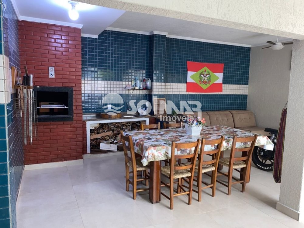 03 SUTES E 02 VAGAS DE GARAGEM - CASA AMPLA