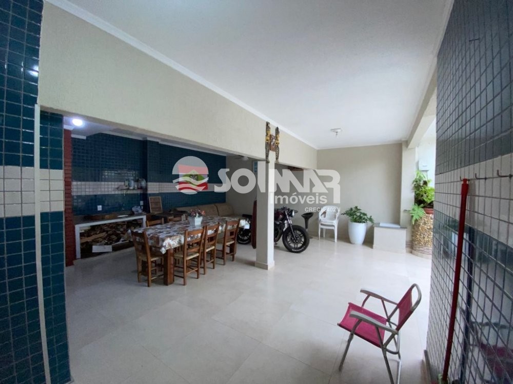 03 SUTES E 02 VAGAS DE GARAGEM - CASA AMPLA