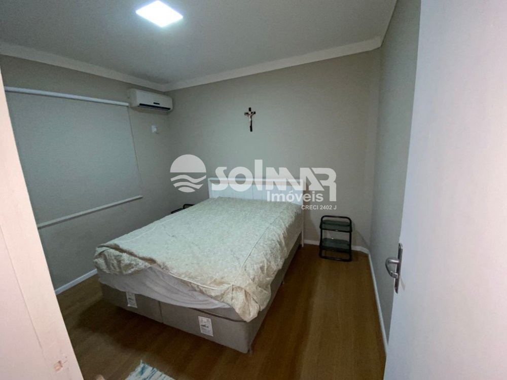 03 SUTES E 02 VAGAS DE GARAGEM - CASA AMPLA