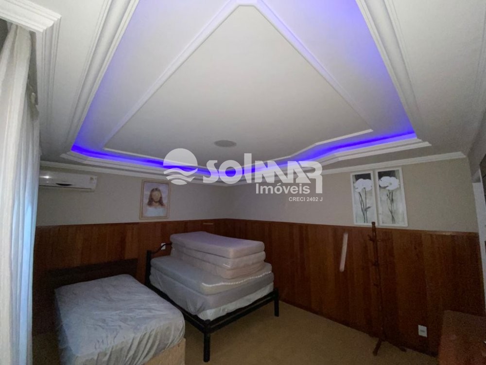 03 SUTES E 02 VAGAS DE GARAGEM - CASA AMPLA