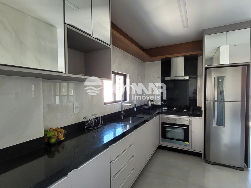 03 SUTES E 02 VAGAS DE GARAGEM - QUADRA MAR