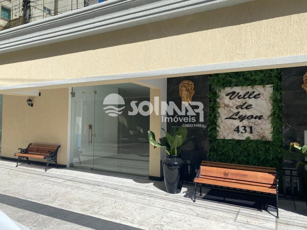 Excelente sala comercial no terreo em Meia Praia 