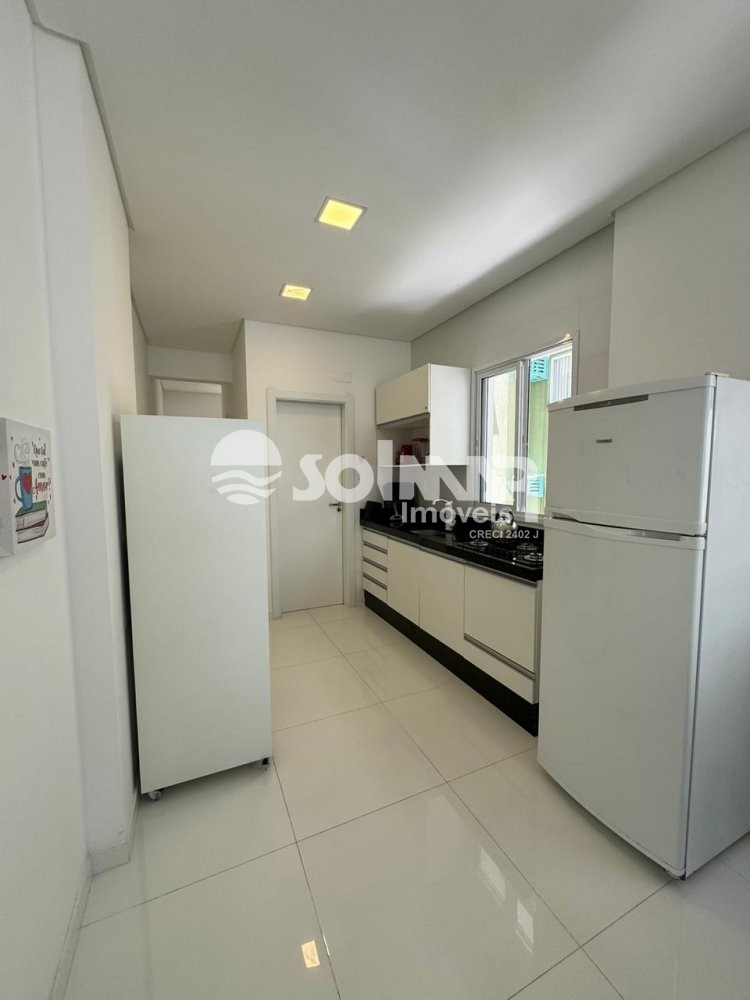 02 SUTES E 02 VAGAS DE GARAGEM - MEIA PRAIA