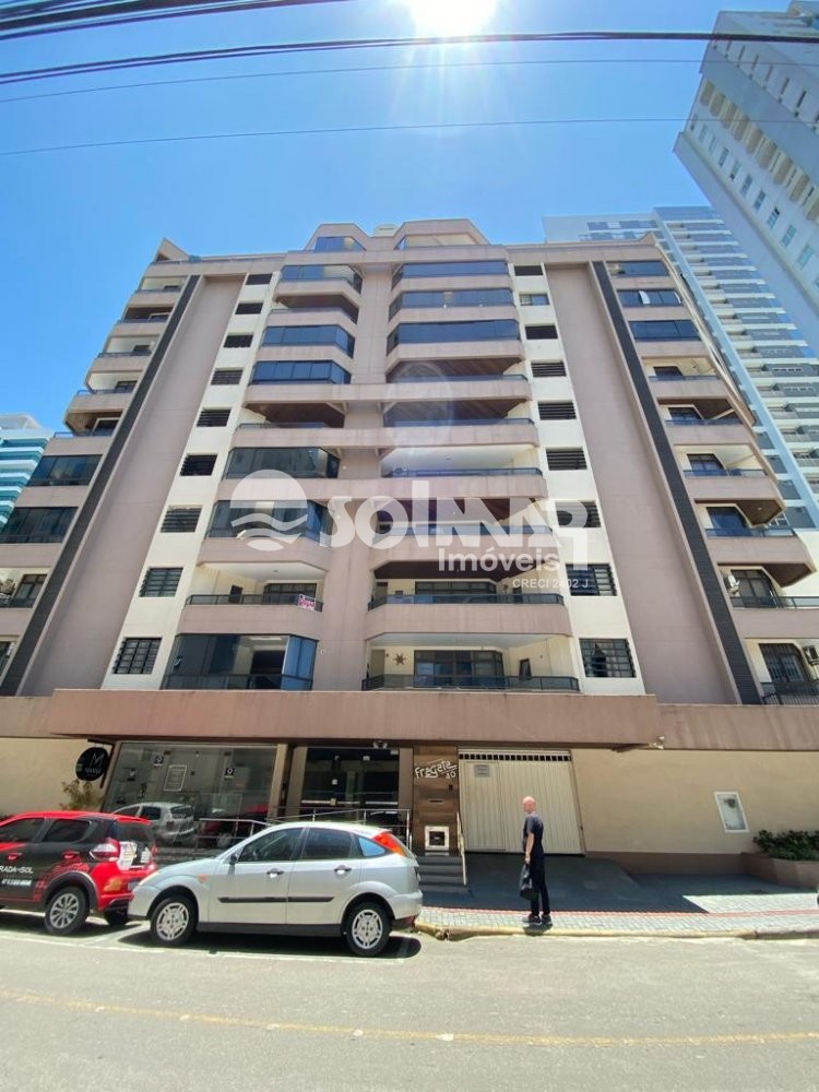 COBERTURA COM 03 DORM E 02 VAGAS - MEIA PRAIA