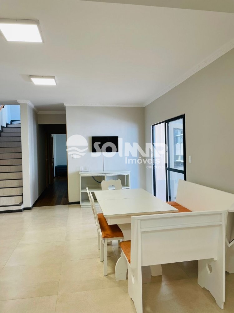 05 DORMIT�RIOS FRENTE MAR NA MEIA PRAIA