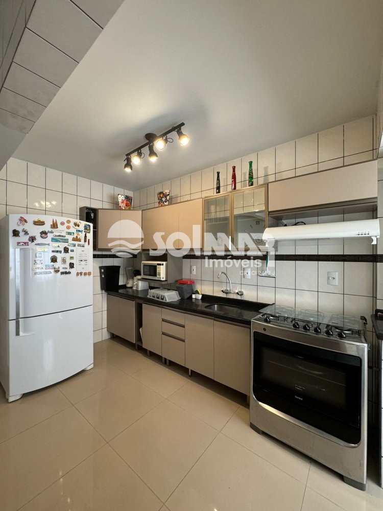 03 DORMITRIOS E 02 VAGAS - LATERAL MAR 