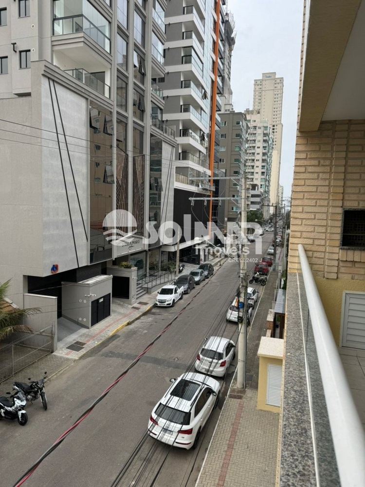 02 DORMITRIOS E 02 VAGAS DE GARAGEM - MEIA PRAIA