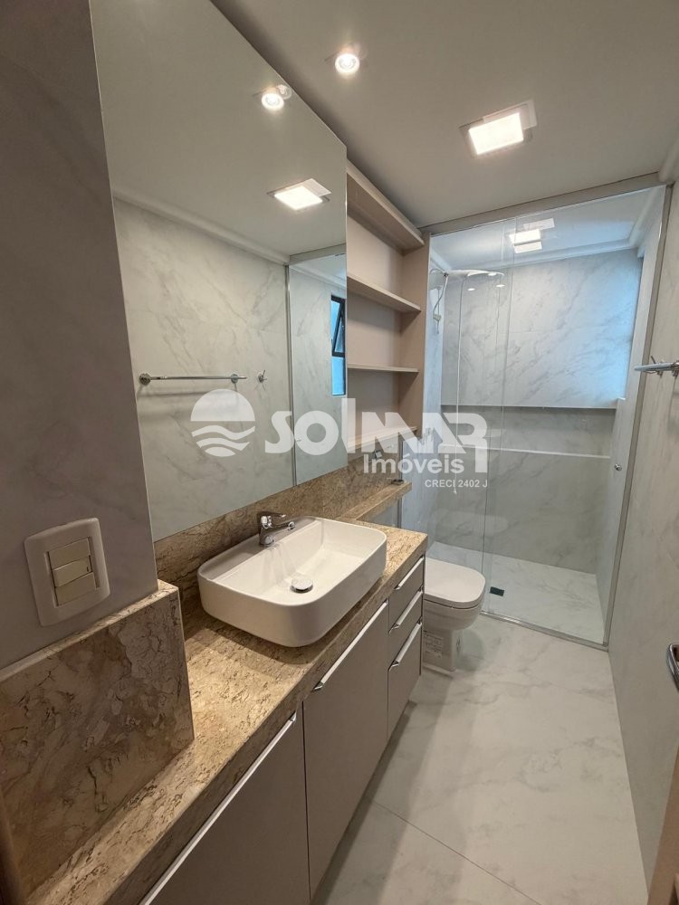 03 DORMIT�RIOS E 02 VAGAS DE GARAGEM - QUADRA MAR