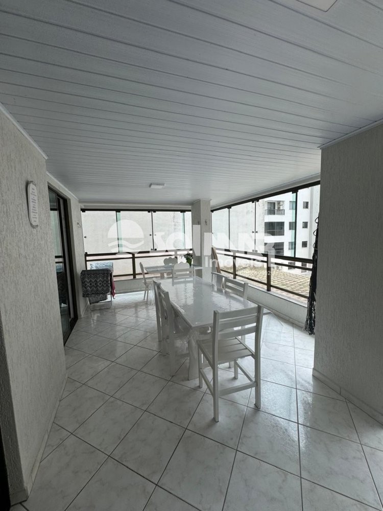 03 DORMITRIOS E 01 VAGA DE GARAGEM - MEIA PRAIA