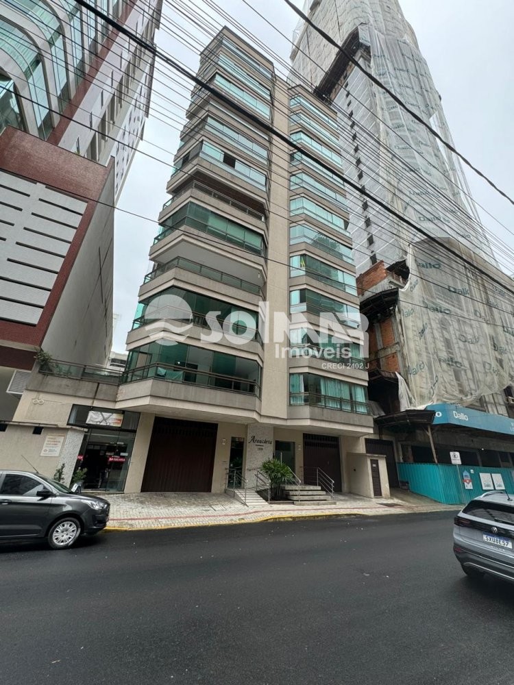 03 DORMITRIOS E 01 VAGA DE GARAGEM - MEIA PRAIA