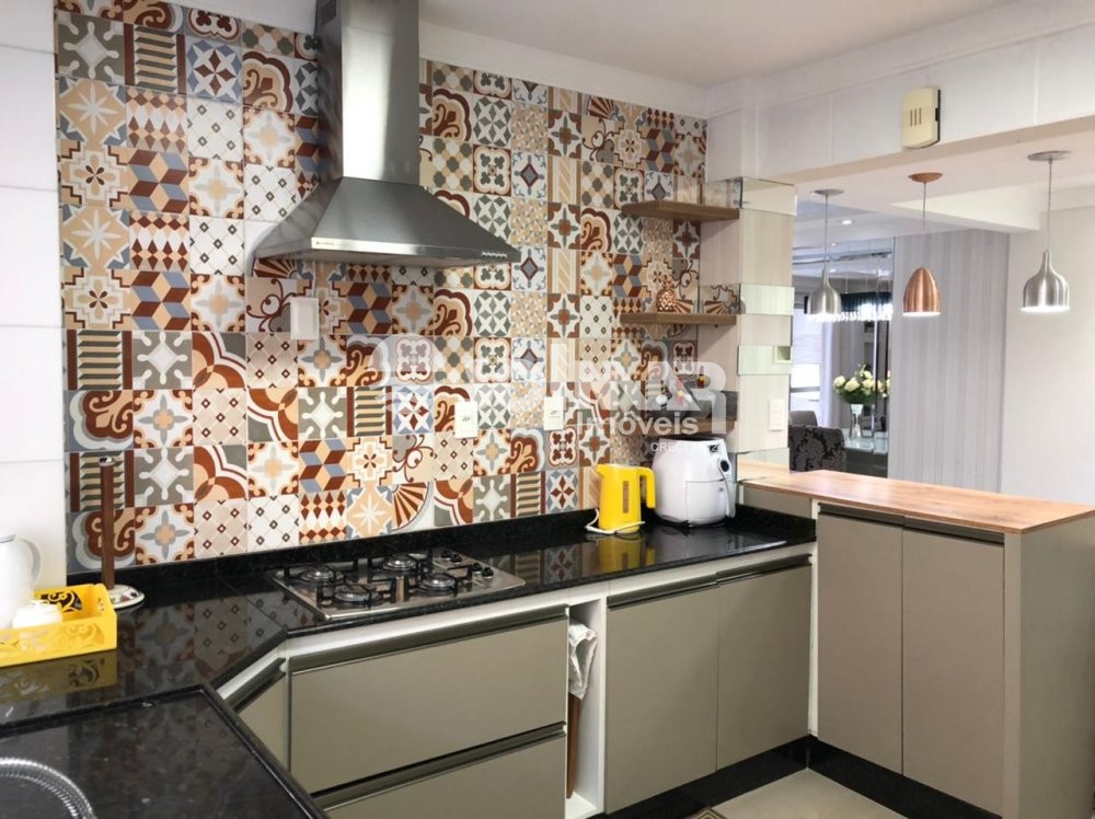 03 DORMITRIOS E 01 VAGA DE GARAGEM - MEIA PRAIA