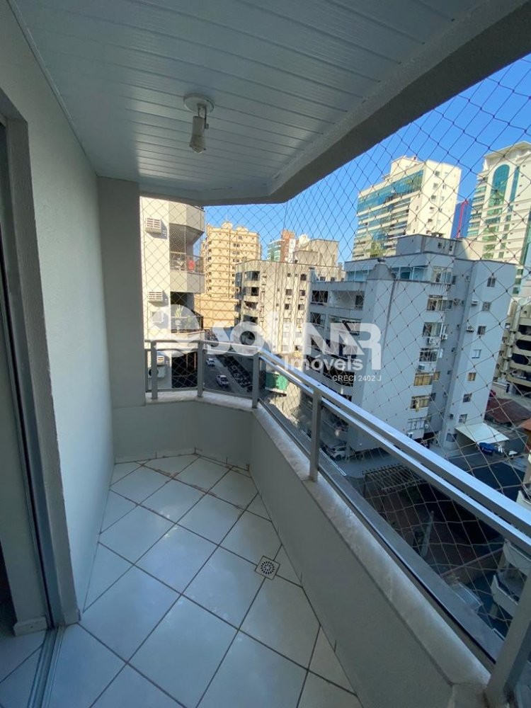 02 DORMITRIOS E 01 VAGA DE GARAGEM - MEIA PRAIA