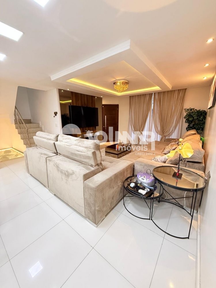 05 SUTES E 02 VAGAS - CASA EM PORTO BELO