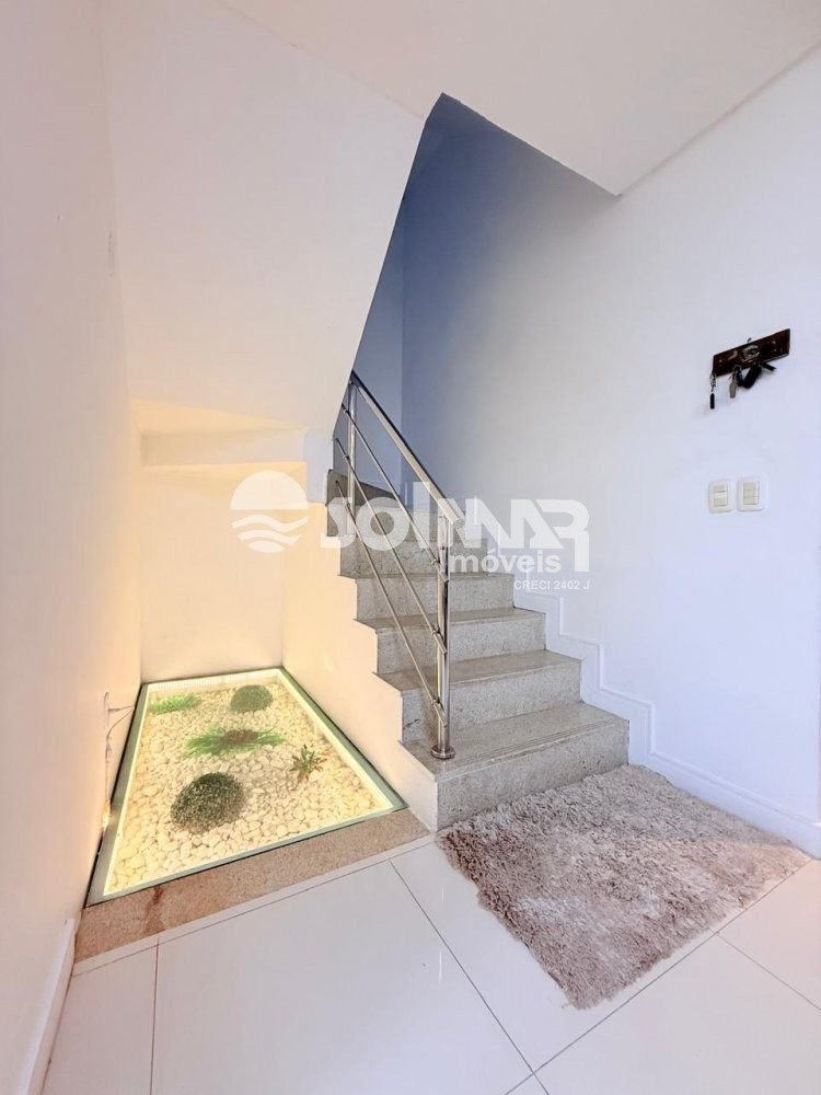 05 SUTES E 02 VAGAS - CASA EM PORTO BELO