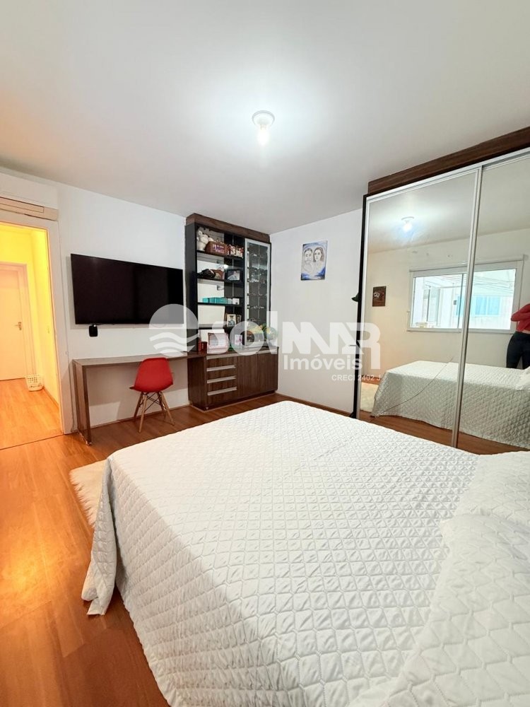 05 SUTES E 02 VAGAS - CASA EM PORTO BELO