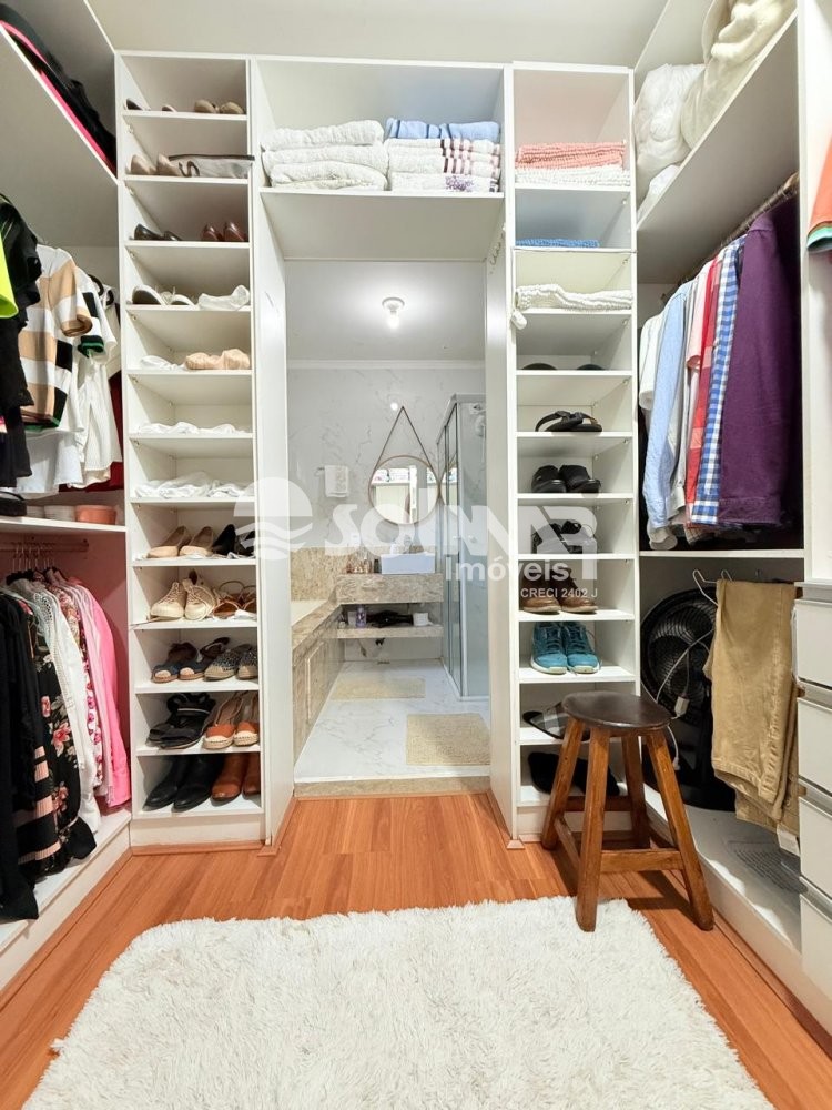 05 SUTES E 02 VAGAS - CASA EM PORTO BELO