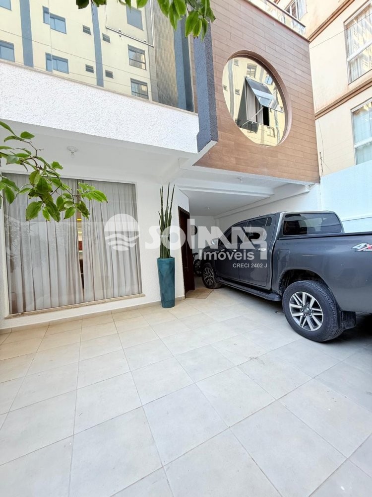 05 SUTES E 02 VAGAS - CASA EM PORTO BELO