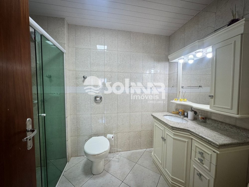 03 DORMITRIOS E 02 VAGAS DE GARAGEM - MEIA PRAIA