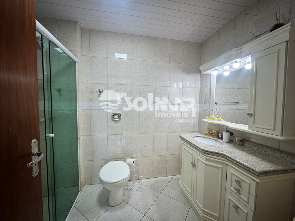 03 DORMITRIOS E 02 VAGAS DE GARAGEM - MEIA PRAIA